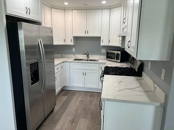 4th image of 2658 Telegraph Ave