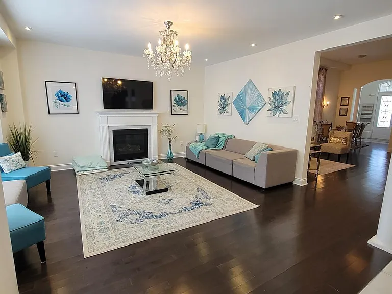 46 Black Diamond Cres — Photo 3