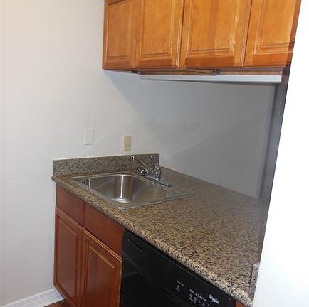 5th image of 4218 Hessmer Ave APT 209