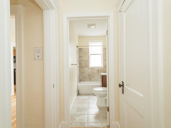 4th image of 286H Chestnut Hill Ave #12