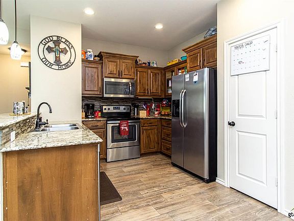 5th image of 410 Noah Ln