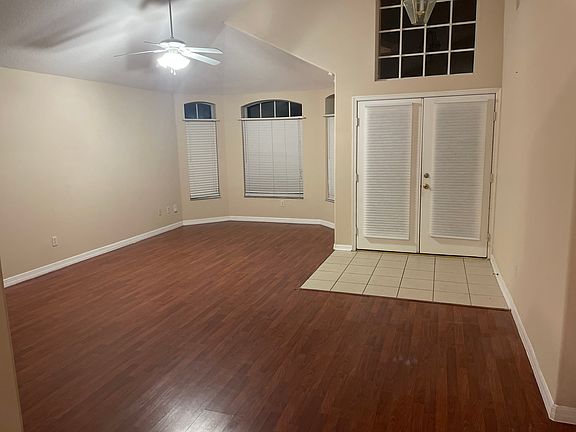 Living room / Front Door