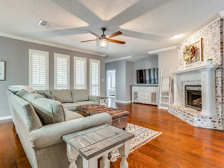 405 Parkshire Dr — Photo 4