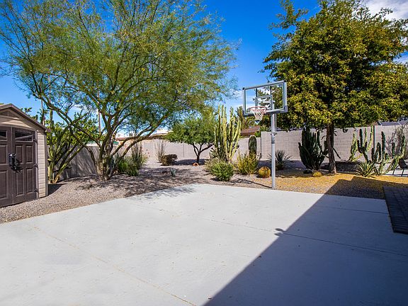 4th image of 5024 E Ludlow Dr