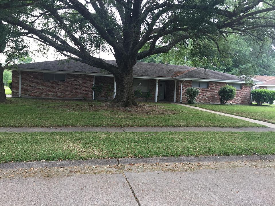 1st image of 230 Laurel St