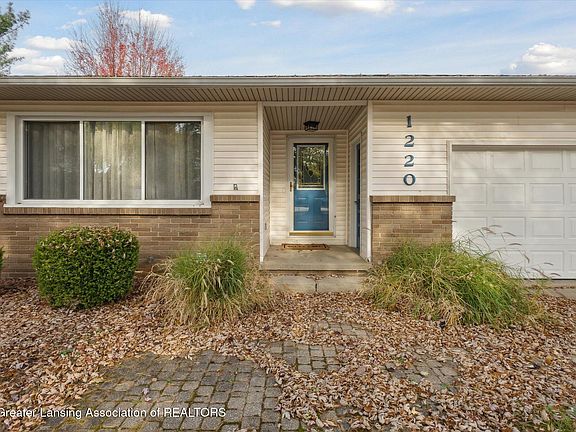 5th image of 1220 E Geneva Dr