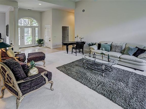 4th image of 9 Lenora Dr