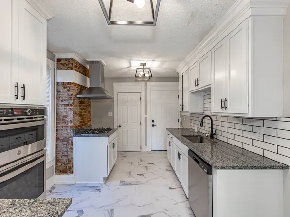 3901 Central St, Kansas City, MO 64111