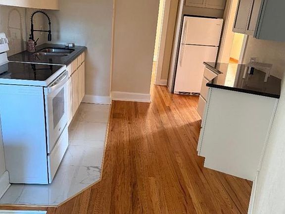 4th image of 2045 Robinwood Ave #3