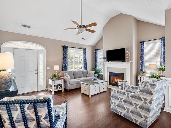 5th image of 322 Laurelwood Dr