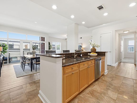 5th image of 618 N Boylan Ave Suite 724