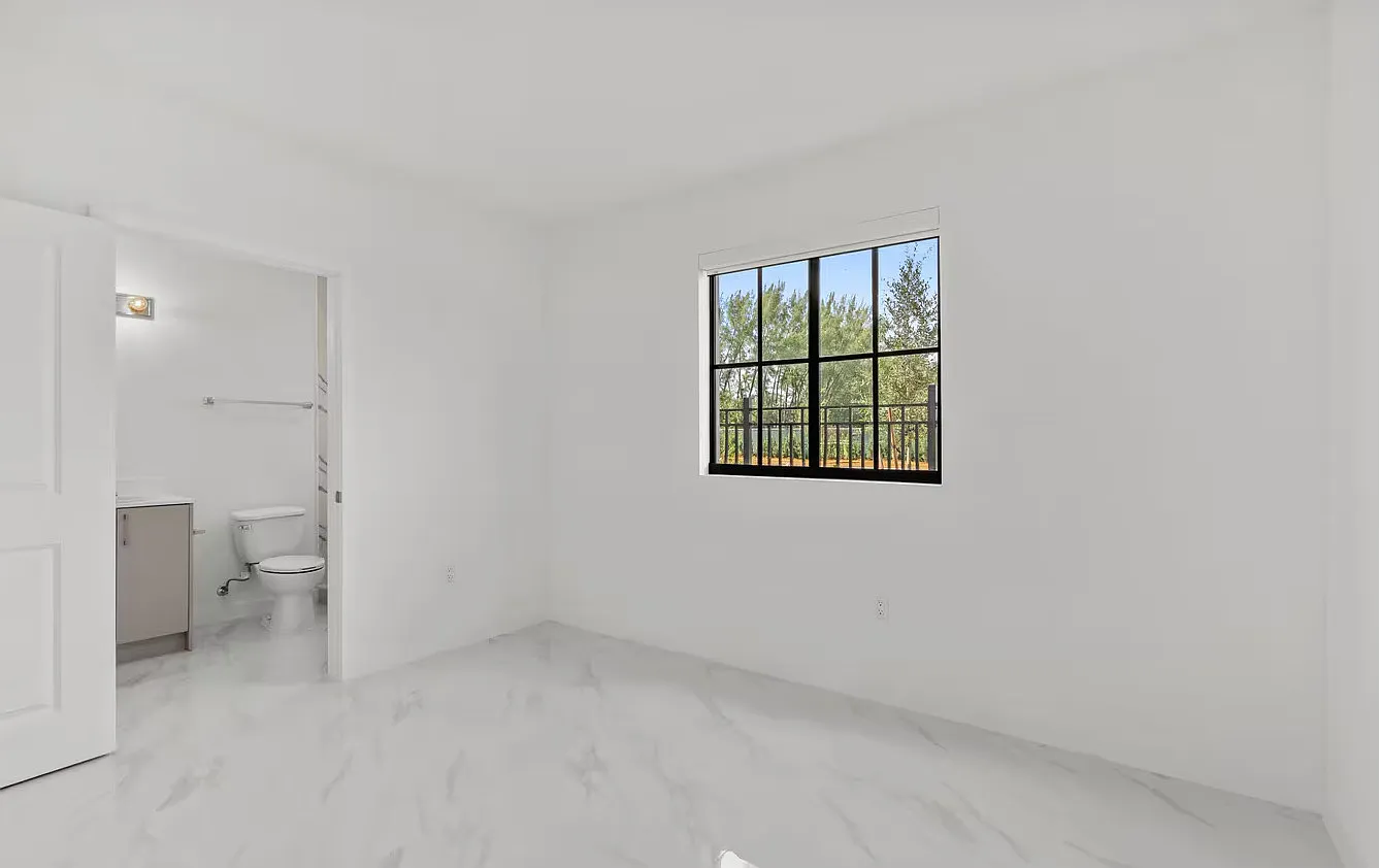2 bed, 890 sqft, $2,695 — Photo 2