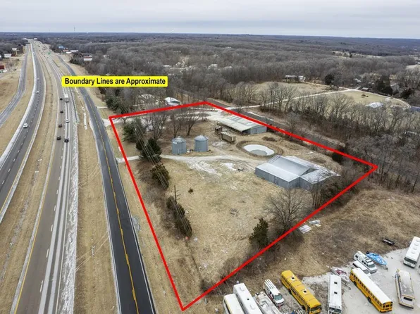 22720 W Veterans Memorial Pkwy, Warrenton, MO 63383