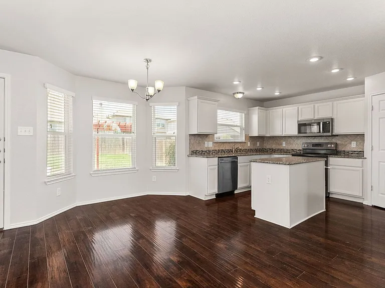 9605 Raeburn Ct — Photo 6