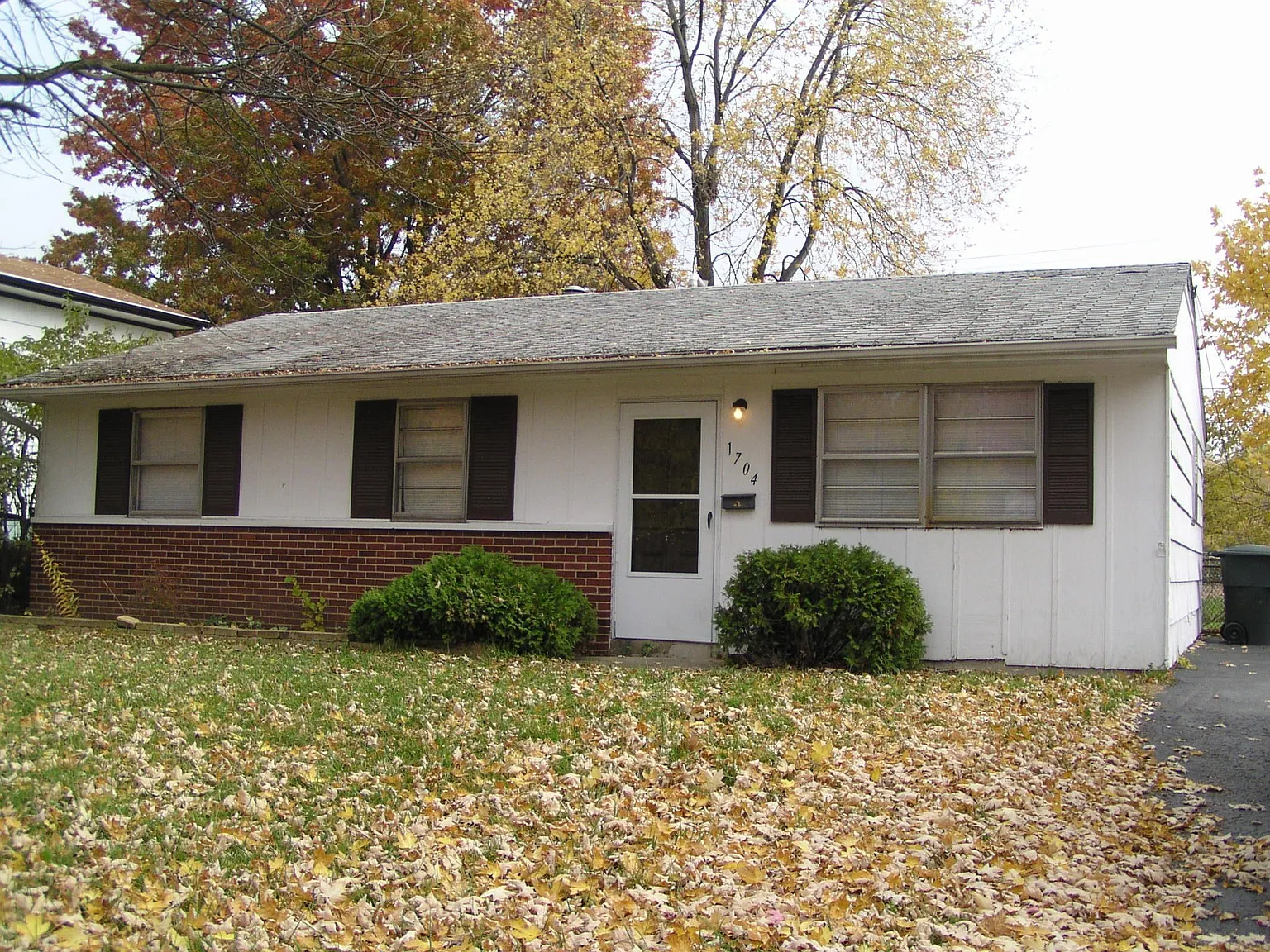 1704 Wilton Dr photo 1