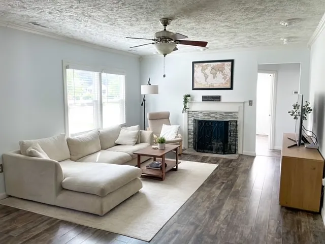 1907 Finnegan St — Photo 23