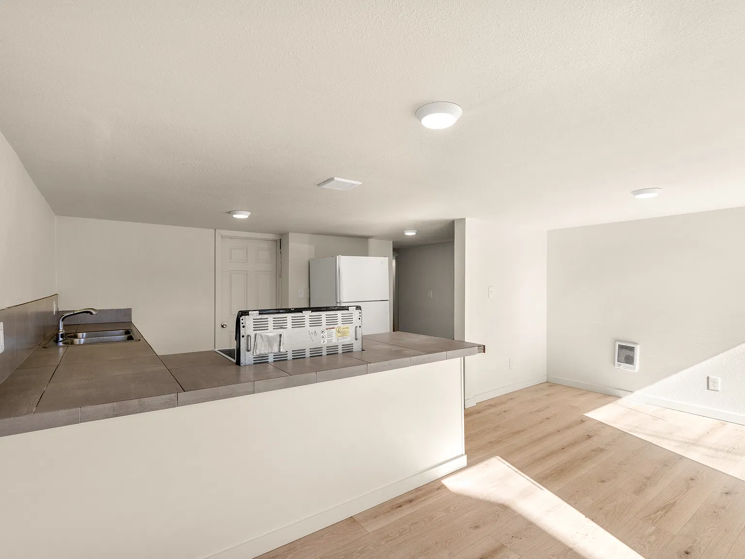3 bed, 1000 sqft, $1,500 — Photo 4