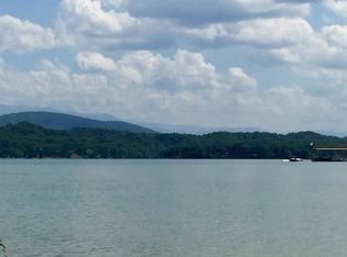 2215 Ted Moore Rd, Dandridge, TN 37725