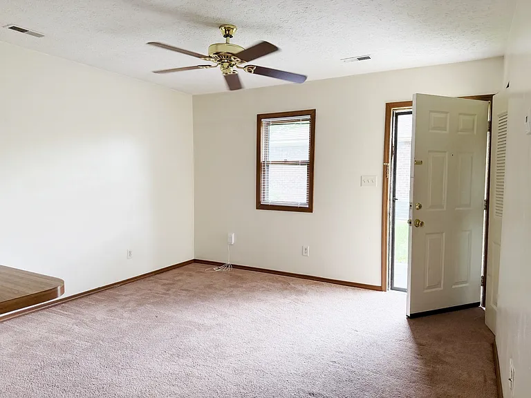 922 Pepper Tree Ln #J — Photo 14