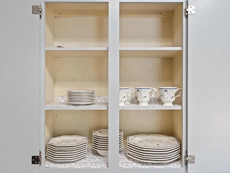 full set of dishes