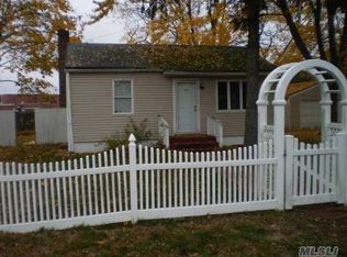 1789 Stein Dr, Bay Shore, NY 11706