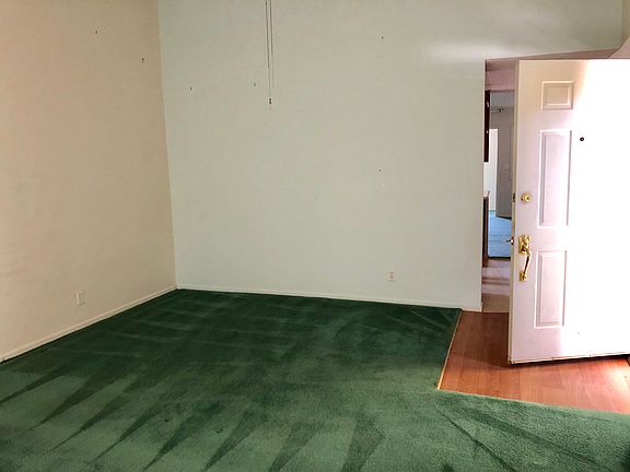 Living Rm / Front Door