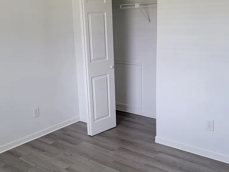 4650 Victoria Rd — Photo 11
