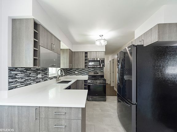 4th image of 3858 N Oconto Ave