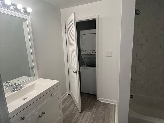 4th image of 43 Ford Ave #13