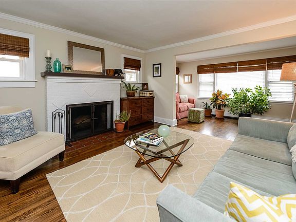 4th image of 144 Bayview Ave