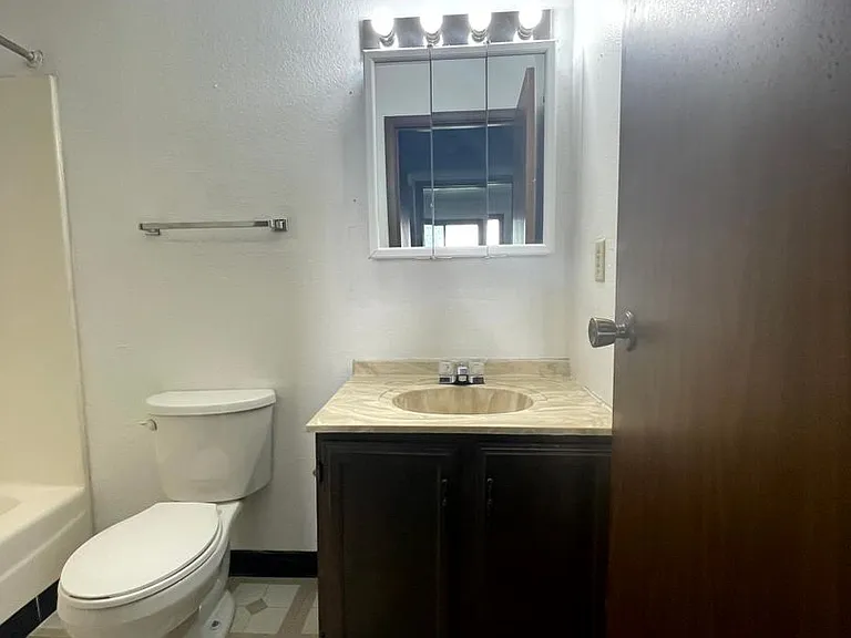 210 W Center St — Photo 3