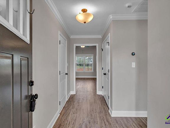5th image of 629 Broderick Cir