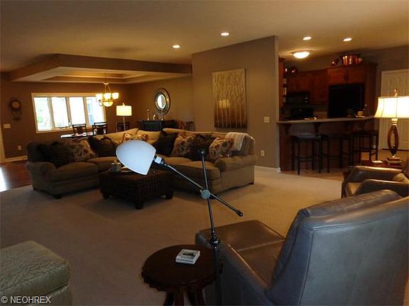 4th image of 717 Hawthorn Dr