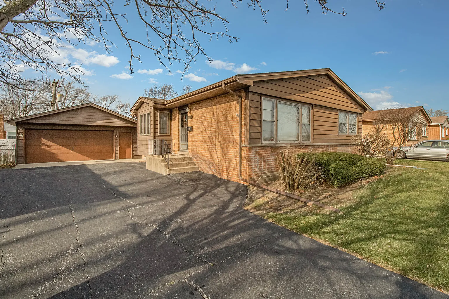 318 Coolidge St S photo 1