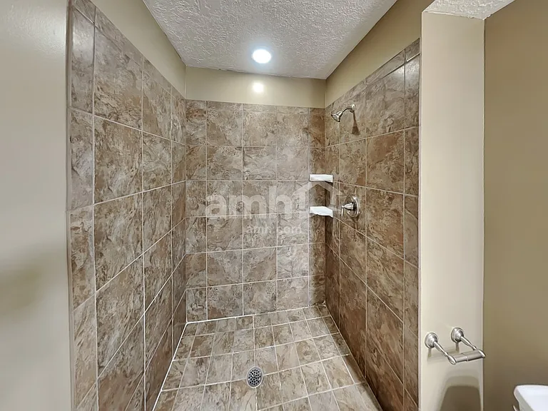 1015 W Westbury Ct — Photo 16