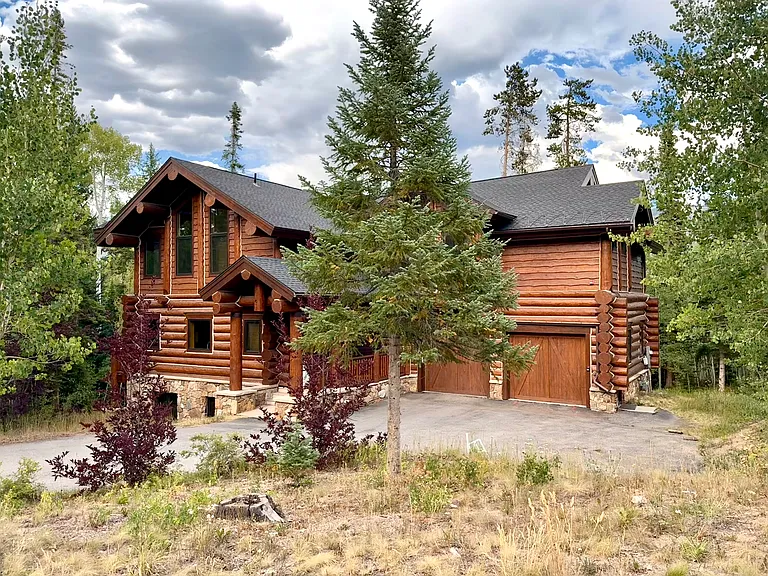 520 Two Cabins Dr — Photo 1
