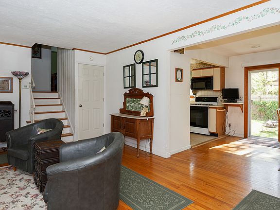 5th image of 134 Grassmere Ave