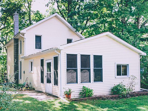 3rd image of 307 Railroad St