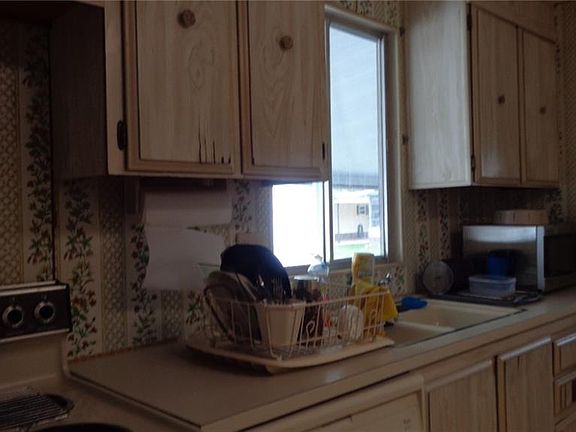 3rd image of 4413 Limewood St