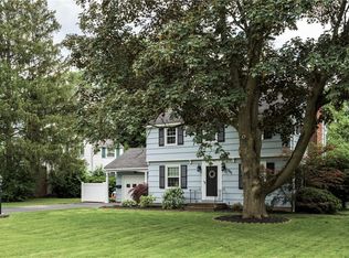 111 Hollyvale Dr, Rochester, NY 14618