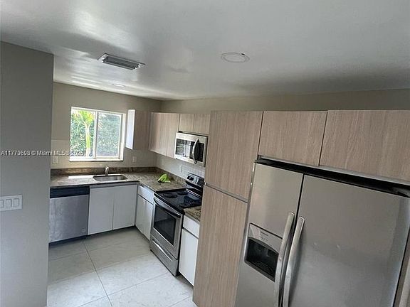 2nd image of 815 NW 3rd Ave #1