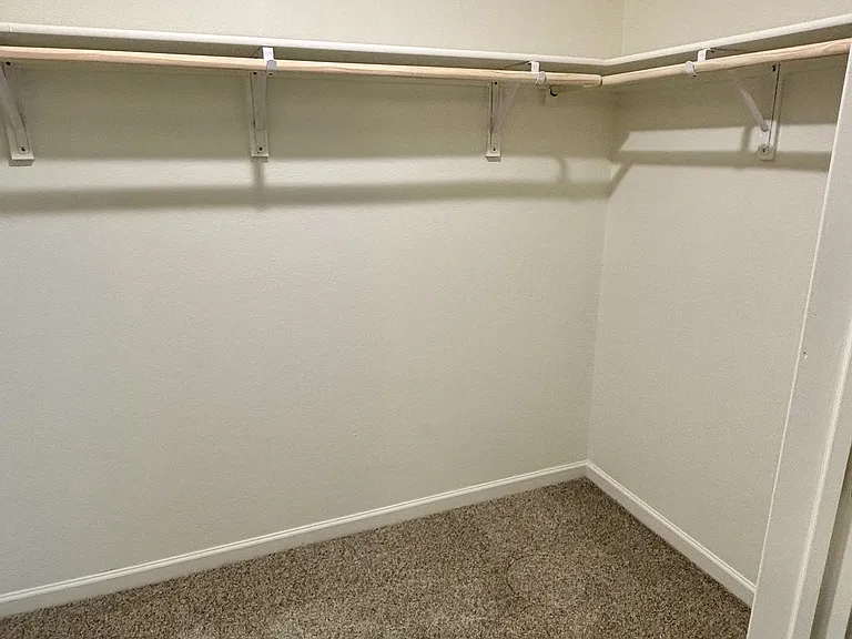 Cottonwood Creek Apartments — Photo 8