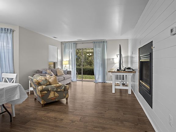 3rd image of 20582 Snowshoe Sq Unit 101