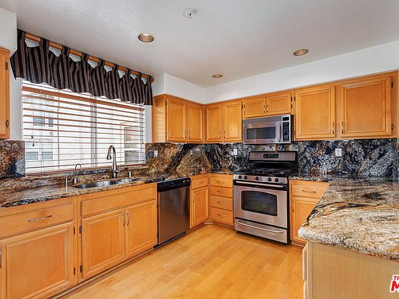 5th image of 8213 Hannum Ave