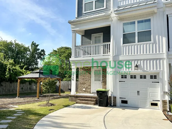 4329 Pinter Ln #1, Norfolk, VA 23518