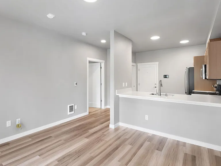 Kingsway Apartments — Photo 56