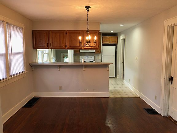 4th image of 855 W Pine St
