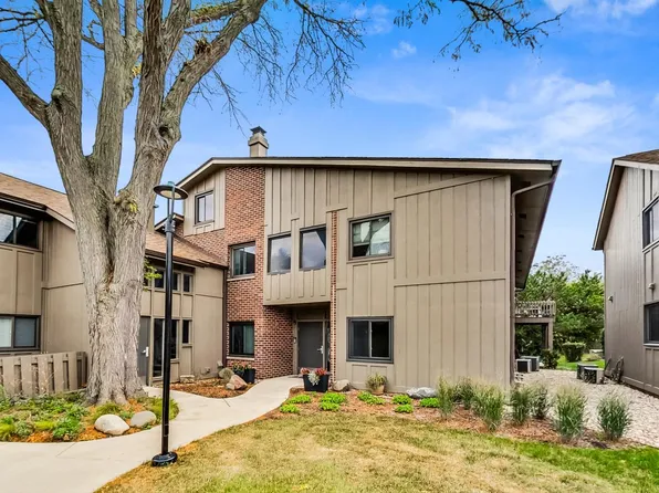 2S601 Enrico Fermi Ct #17J, Warrenville, IL 60555