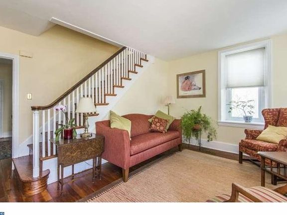 4th image of 240 E Evergreen Ave