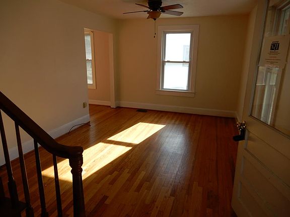 4th image of 915 W Sycamore St